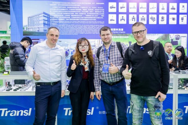 20251212093942909301900